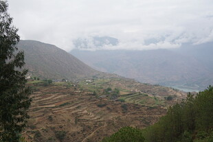 山间景色 云雾缭绕的山谷