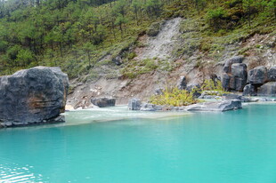 绝美蓝绿色海边风光