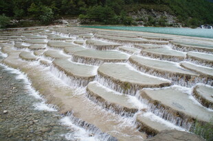 白水台钙华地貌景观