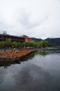 湖畔风景 岸边建筑与山水