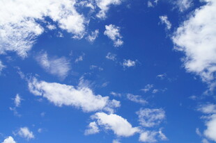 蓝天飘白云