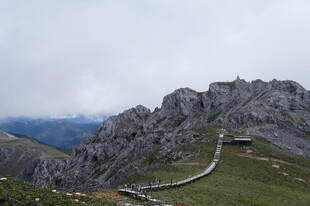 山间蜿蜒石径 壮美山景