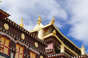 藏式古建筑的华丽屋顶