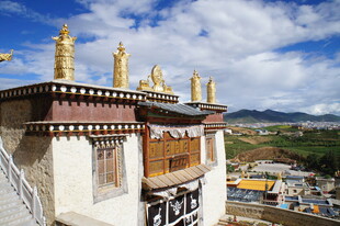 藏式建筑屋顶风光