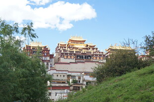 藏式宫殿建筑 风景秀丽