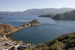 湖畔美景 山水相依的村落