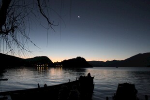 湖畔黄昏夜景 静谧美好