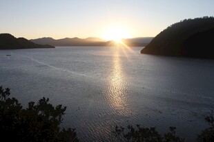 日落时分的宁静海面