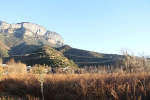 山间秋色 草茂山峻之景