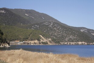 湖畔山景 自然风光秀丽