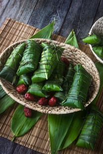 粽叶包裹的美味食材