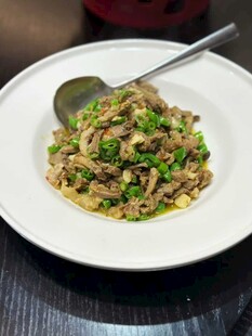 美味青椒肉丝盖饭