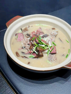 香浓菌汤炖肉美食