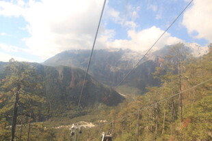 山间索道风景