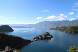 美丽湖景与岛屿风光