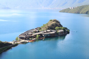 湖心小岛 静谧风光