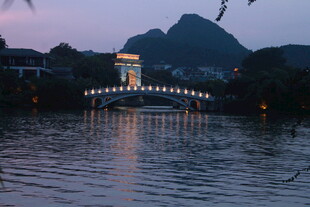 湖畔灯火桥景 远山暮色