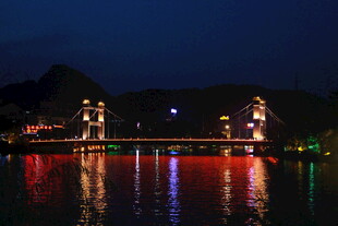 夜晚河畔绚丽灯光桥景