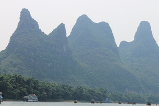 漓江秀丽山峦风景如画