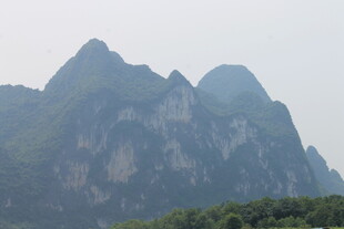 秀丽山峦 绿意盎然