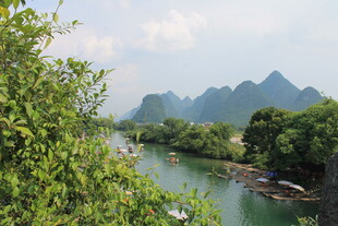 秀丽漓江山水风光图