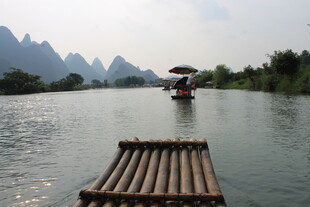 漓江竹筏 山水间悠然景致