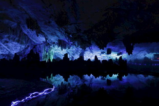 梦幻溶洞夜景 水光倒影