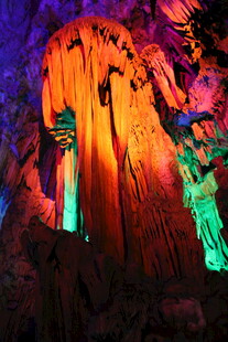 梦幻溶洞景观 五彩钟乳石