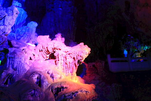 梦幻灯光下的奇幻景观