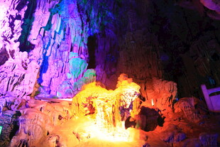 梦幻溶洞景观 五彩斑斓