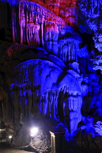 梦幻溶洞灯光景观