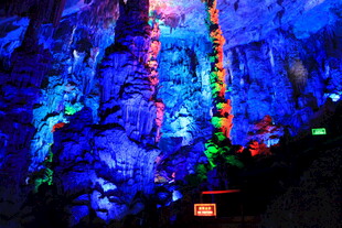 梦幻溶洞景观 色彩斑斓