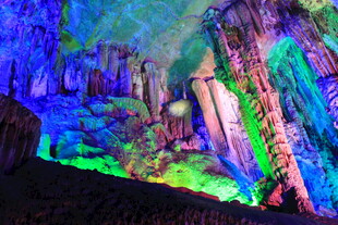 梦幻溶洞景观 色彩斑斓