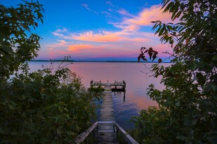 湖畔黄昏美景