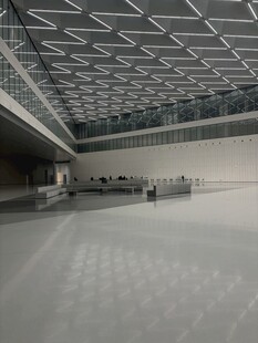 现代简约风格空旷室内空间