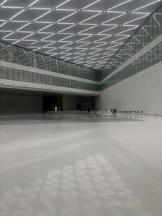 现代空旷室内空间场景