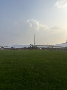 草原上的飞机与广阔天空