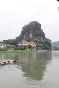 漓江山水间的古朴景致