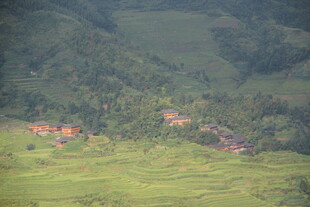山间村落 绿野中的宁静家园