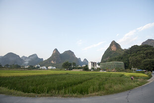 田园山水间的乡村美景