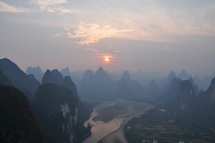漓江日出山水美景