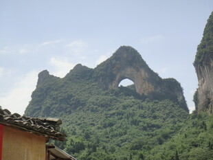 山间奇景之天然石拱