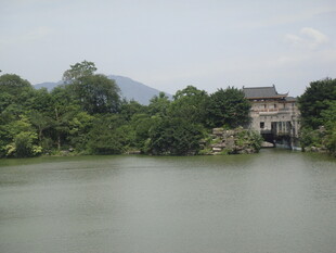 湖畔古宅 静享自然之美