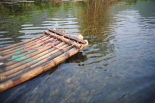 水上竹筏 悠然水乡景致