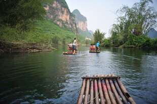漓江竹筏漂流美景