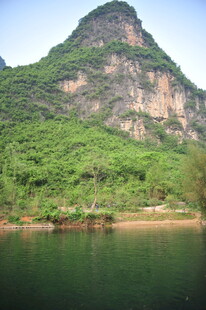 青山绿水间的秀丽风光