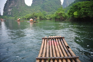 漓江竹筏漂流美景