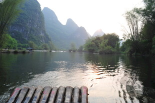 漓江竹筏 山水诗意画卷