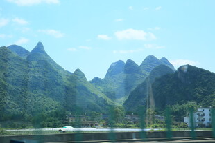 秀丽漓江山水风光图