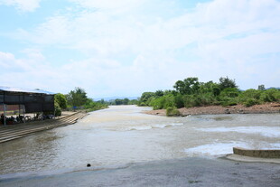 洪水淹没道路场景